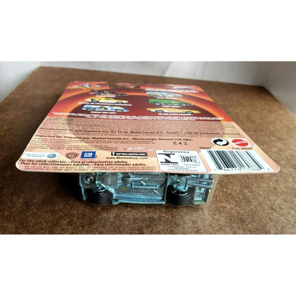 2013 Hot Wheels  DAIRY DELIVERY Light Blue POP CULTURE: LOONEY TUNES 1:64 WLRR5S